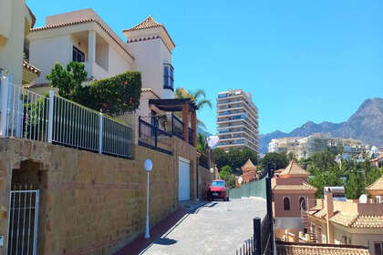 Řadový dům na prodej v Torrequebrada, Benalmádena, Málaga. 