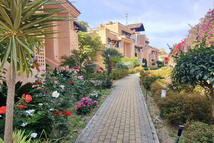 酒店公寓 出售 进入 Casares, Málaga. 